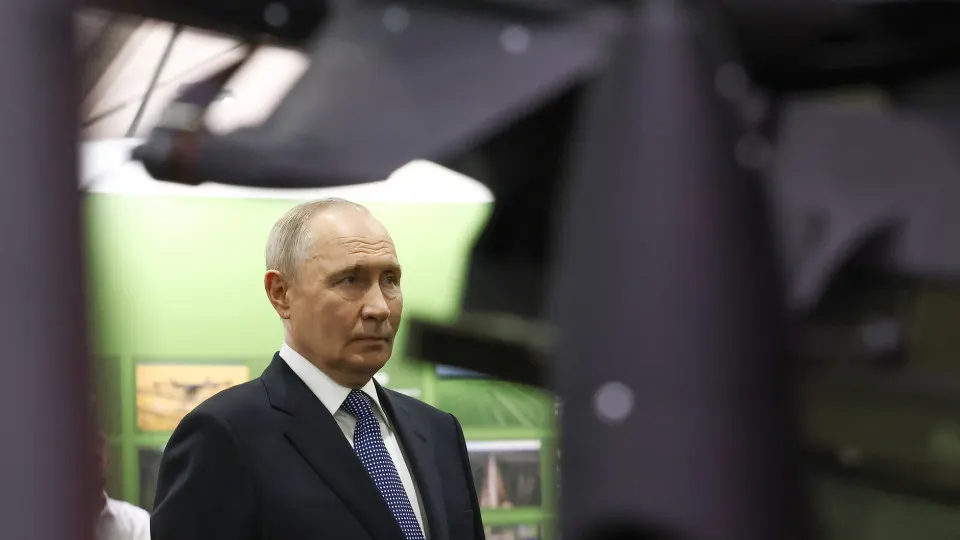 Президент заявил, что ОНФ объединил более 20 млн человек, а граждане добровольно перечислили около 70 млрд рублей на цели спецоперации. Эксперты фиксируют значительный рост военных расходов и возможное дальнейшее увеличение оборотной части бюджета на оборону.