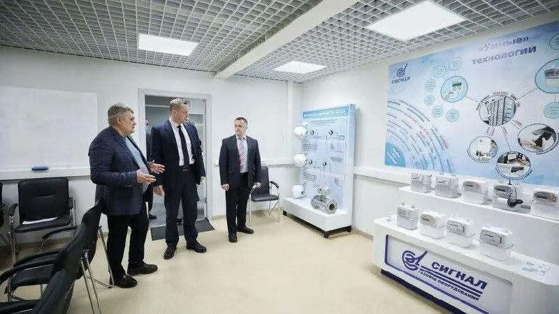 Совет ЕС включил энгельсское предприятие «Сигнал» в 21‑й пакет санкций — завод обвиняют в производстве комплектующих для авиационной техники и поддержке российских ВС.