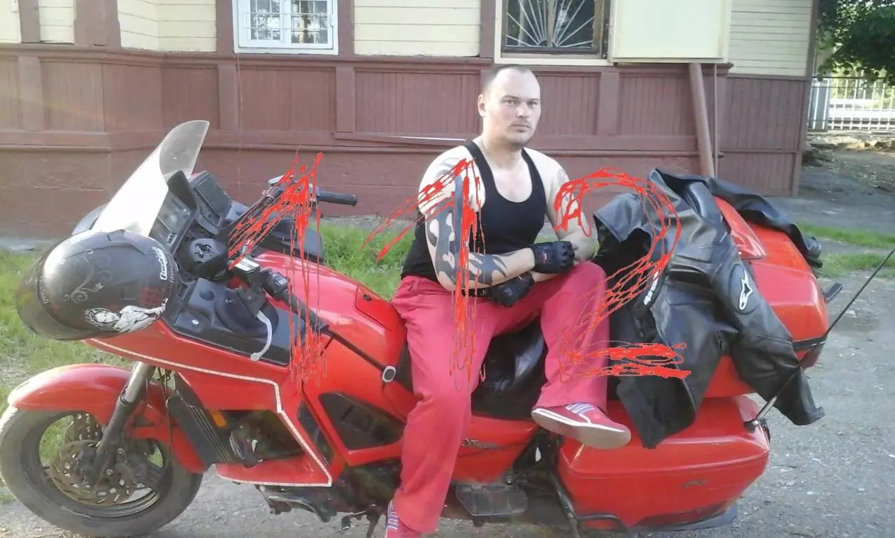По данным правоохранителей, задержан один из подозреваемых — с ним проводят следственные действия. За несколько дней до смерти учёного его избили у института после замечания детям, катавшимся на квадроциклах.