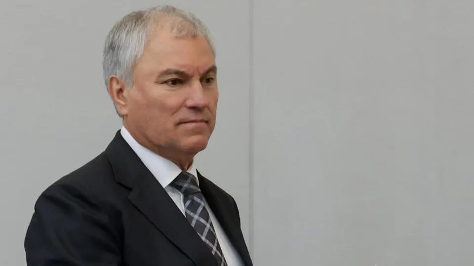 Предложение рассмотреть массовое развитие трамваев прозвучало на фоне острого дефицита топлива по всей стране: власти призывают автомобилистов терпеть очереди на АЗС, а падение производства бензина усугубляет ситуацию.