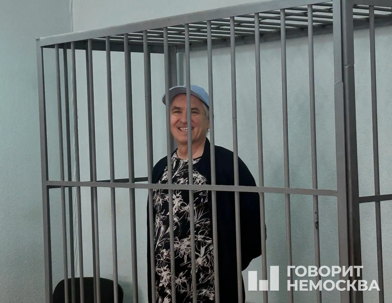 В Ленинском районном суде правозащитник заявил, что уголовное дело против него сфабриковано, просил оправдательного приговора и обжаловал продление меры пресечения.