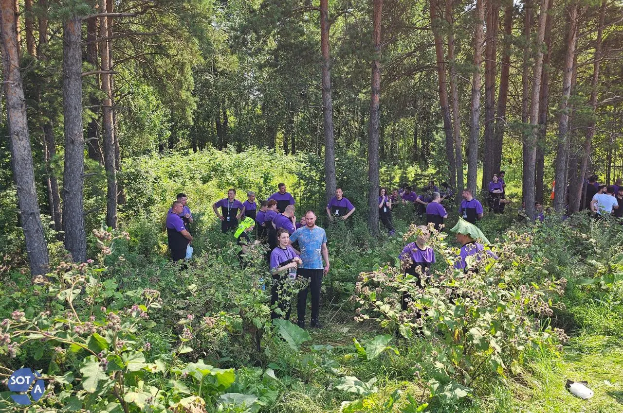 Компания «Новокурьинская» временно приостановила работу и эвакуировала персонал после попытки атаки беспилотников на склад Wildberries в Екатеринбурге. Колл‑центр переведут на другой адрес, логистический центр возобновил приём поставок.