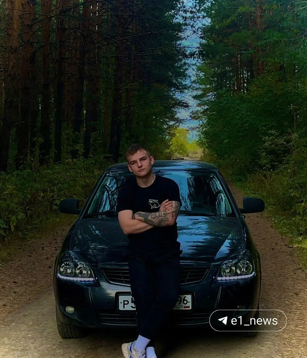 В аварии на Екатеринбургской кольцевой автодороге погиб 22‑летний пассажир квадроцикла. Водителя задержали, обстоятельства происшествия выясняются.