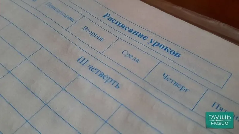 Вице‑спикер Госдумы Борис Чернышов предложил ввести единовременные выплаты, сертификаты или гранты для школьников, показавших заметный прогресс в учёбе; предложение направлено вице‑премьеру Дмитрию Чернышенко.