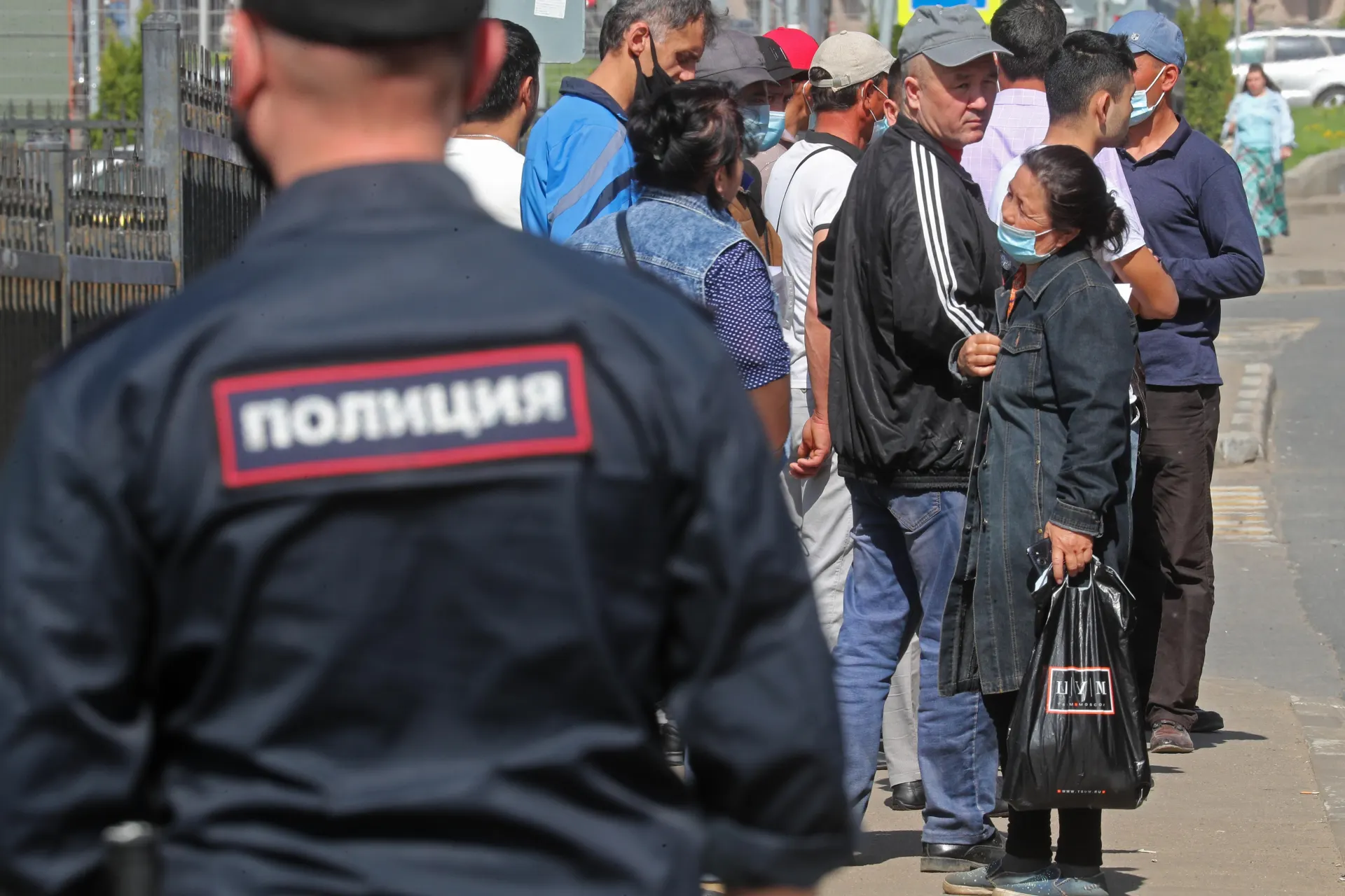 Правительство внесло во второе чтение поправки, согласно которым неповиновение законному требованию пограничника и дискриминация могут стать основаниями для обязательного выдворения иностранцев.
