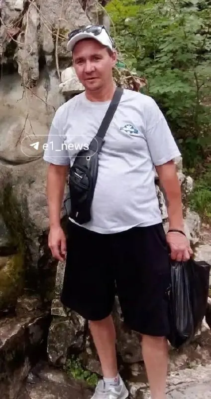 40-летний Алексей Паршаков пропал после ночи у друга; утром он ушёл и перестал выходить на связь, запись магазина зафиксировала, что он танцевал возле входа, затем исчез.