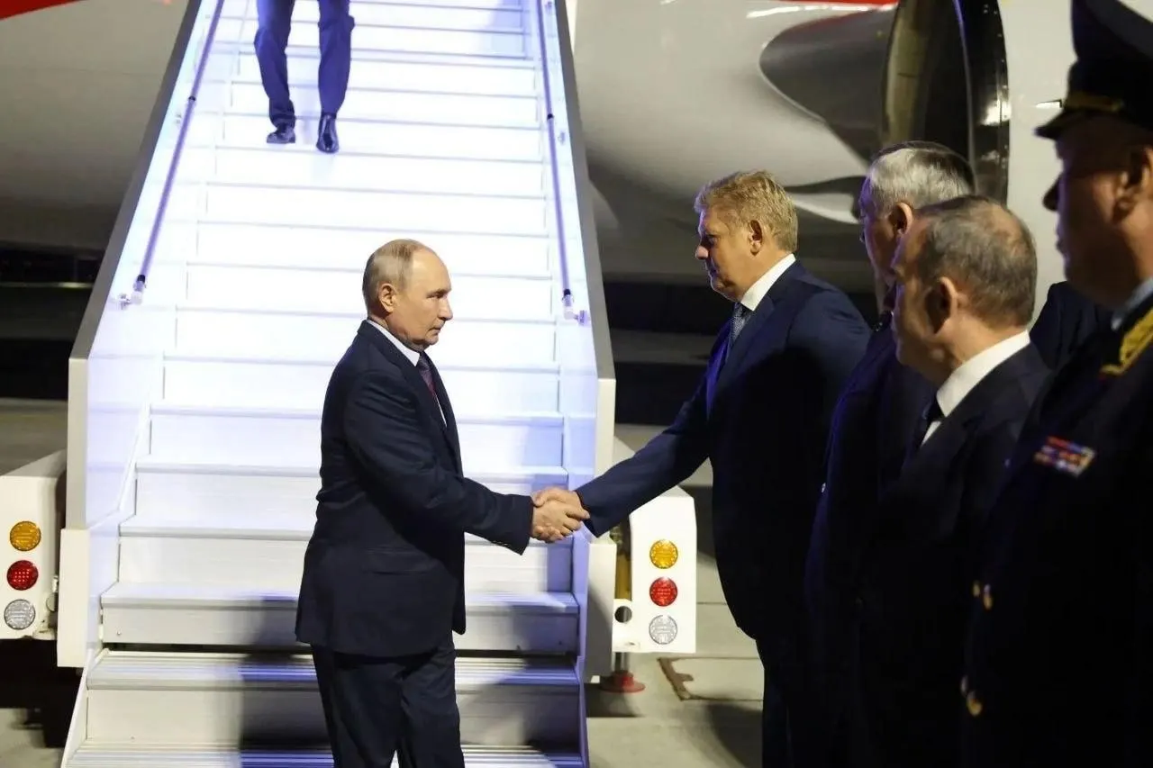 Путин посетил Новосибирск по поводу открытия Сибирского кольцевого источника фотонов (СКИФ).