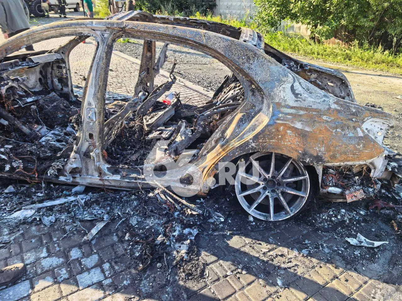 В пригороде Екатеринбурга произошло покушение на директора завода по производству дронов и взрыв автомобиля; пострадал один человек. Следственные органы возбудили уголовное дело по статье покушения на убийство, состояние пострадавшего тяжёлое.