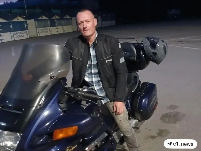Мотоциклист Артем погиб в ДТП в Нижнесергинском районе. Он направлялся на работу в Казань, но не доехал до Казани. Родные просят очевидцев помочь восстановить картину происшествия.