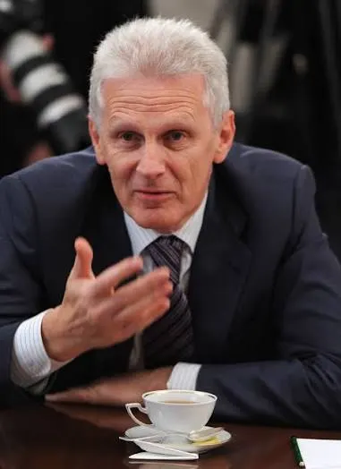 Помощник президента заявил, что ЕГЭ следует усложнить, чтобы точнее распознавать действительно лучших выпускников. Он также отметил, что квоты для участников СВО и их семей помогли более 41 тысячи абитуриентов.