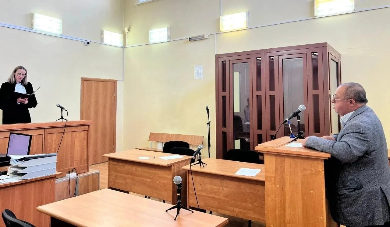 В Берёзовском городском округе мужчина зарегистрировал 32 мигрантов в однокомнатной квартире, взимал с каждого примерно 1500 рублей. За полтора года сумма выручки составила около 50 тысяч рублей, после чего было возбуждено уголовное дело и назначен штраф.