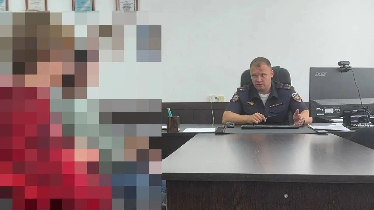 Через мессенджеры подростки передавали реквизиты банковских карт мошенникам и помогали отмывать деньги на сумму около 9 тысяч рублей; им грозит до 3 лет лишения свободы или штраф 100–300 тысяч рублей.