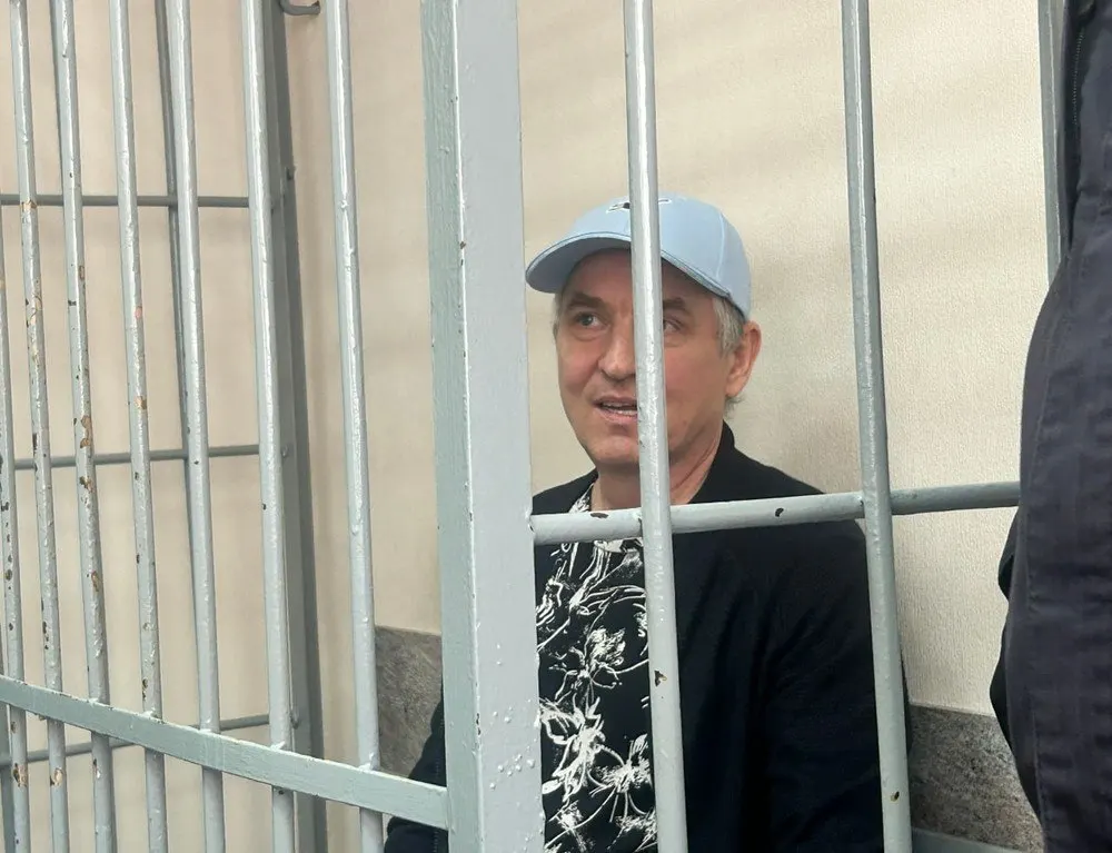 Верх-Исетский суд Екатеринбурга обязал СИЗО-1 выплатить компенсацию морального вреда за отказ направлять жалобы правозащитника в государственные органы; ранее истец требовал 500 тысяч рублей.