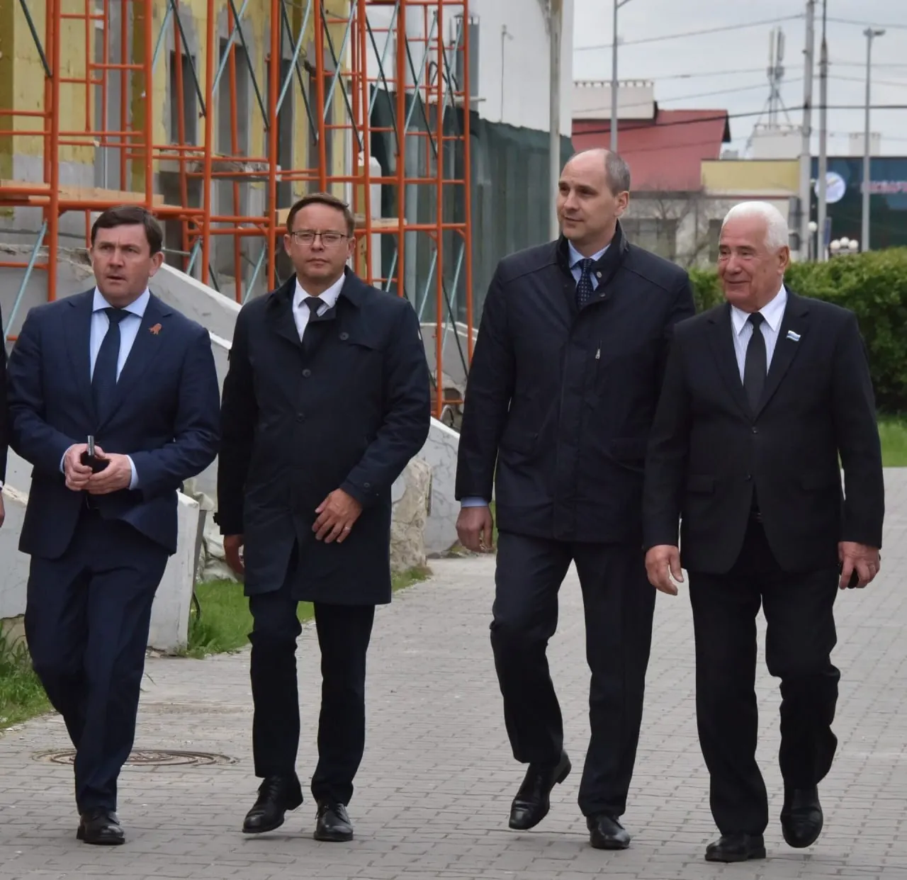 С 1 октября 2026 года оклады региональных госслужащих Свердловской области увеличатся на 4%.