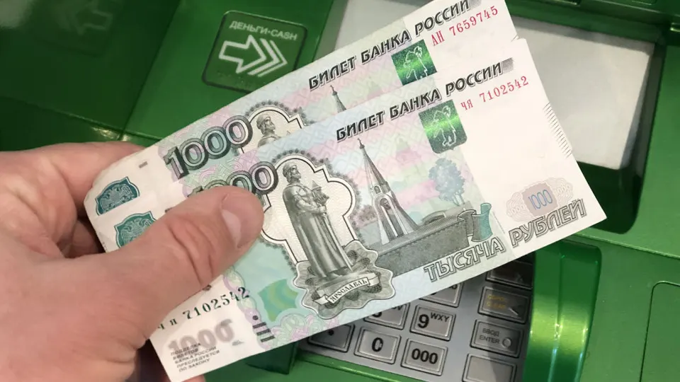 Министерство внутренних дел рекомендовало установить суточные и месячные лимиты на снятие наличных и переводы по номеру телефона, чтобы снизить риски хищения средств. По данным регулятора, сохраняется рост наличности в обращении.