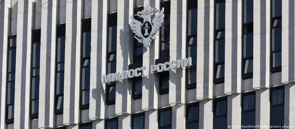В списке оказались иностранные организации, в том числе фонд под руководством Навальной, и приведены новые положения и наказания.