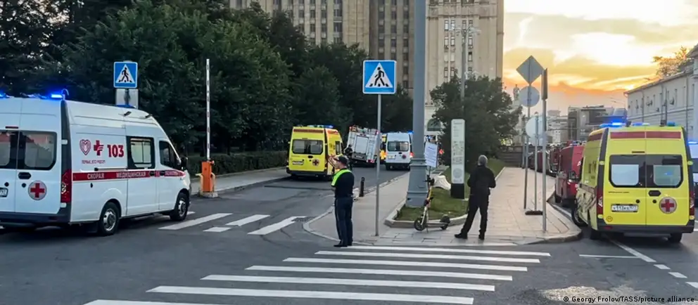 Взрыв на Кудринской площади вечером 1 августа привёл к гибели нескольких человек. Следствие рассматривает версию покушения на главнокомандующего Воздушно‑космическими силами; возбуждено дело по статье о терроризме.
