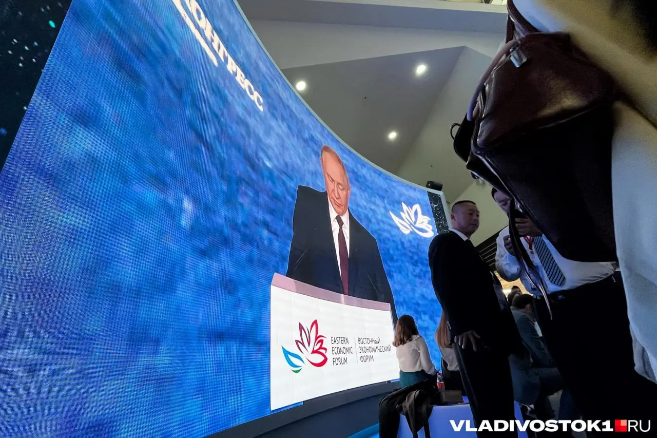 Путин приедет во Владивосток 2–3 сентября для участия во ВЭФ‑2026, проведет совещания по развитию Дальнего Востока и встретится с губернатором Приморского края, а также примет участие в пленарном заседании и встречах с лидерами АТР.