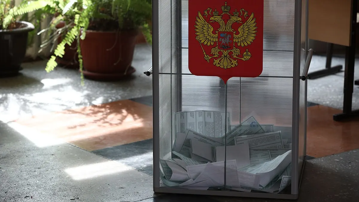 В восьми регионах проходят прямые выборы глав. Зарегистрировано 39 кандидатов. Обсуждается влияние муниципального фильтра и участие партий.