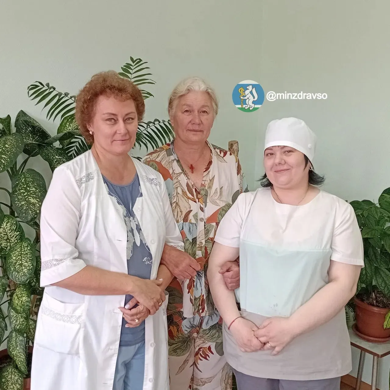 Жительница Новосибирска, мама 35 детей и бабушка 32 внуков, прилетела в Свердловскую область, чтобы поддержать своего 14-летнего сына Фотия на фестивале; во время церемонии ей стало плохо, её госпитализировали, состояние стабилизировалось.