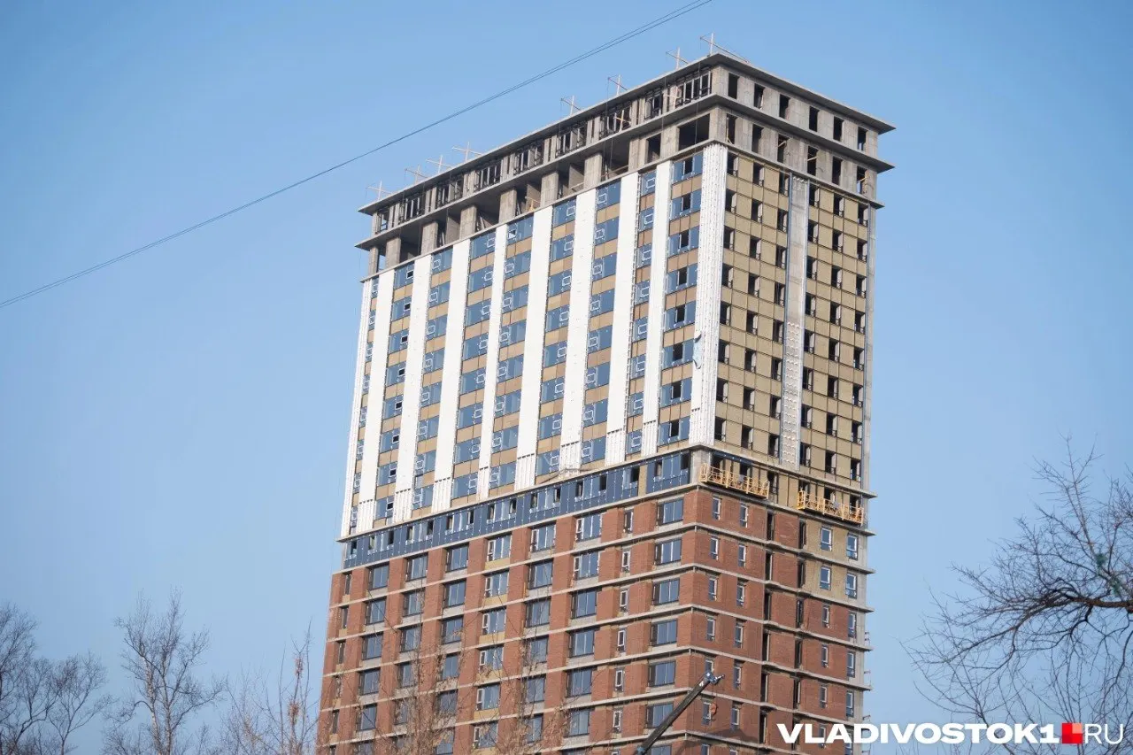 Екатеринбургский девелопер получил контроль над тремя застройщиками, используя якутский холдинг Айар Капитал, связанный с совладельцем крупного проекта.