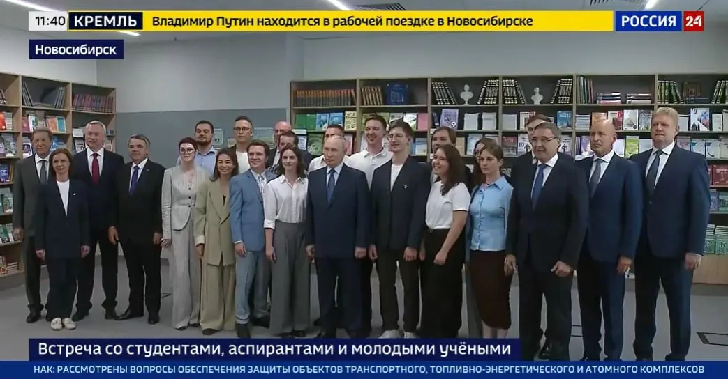В Новосибирском государственном университете презентовали систему, которая автоматически распознаёт возвращаемые издания и обновляет данные читательского билета; в регионе состоялся визит в Кольцово.