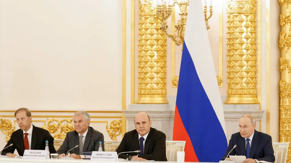 Путин объявил о мерах поддержки занятости вернувшихся военнослужащих и ветеранов: регионы и МВД будут обеспечивать сохранение рабочих мест и трудовую адаптацию.