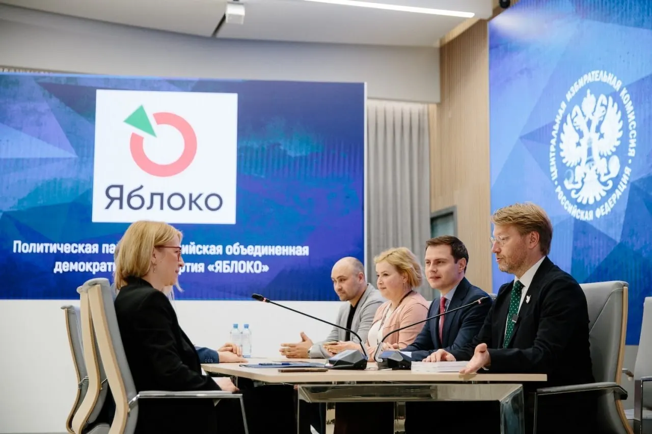 Кандидаты партии Яблоко сталкиваются с препятствиями на выборах в нескольких регионах, включая ограничения на агитацию и публикацию материалов.