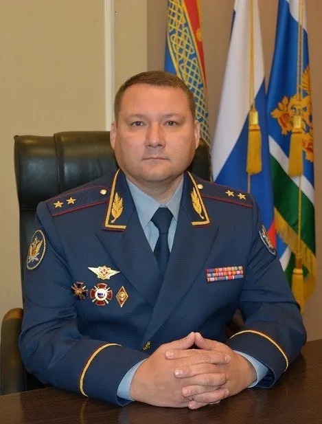 Его официально представили руководству двух регионов через видеосвязь; новым исполняющим обязанности начальника свердловского управления ФСИН стал Руслан Антипенко, первый заместитель Федорова.