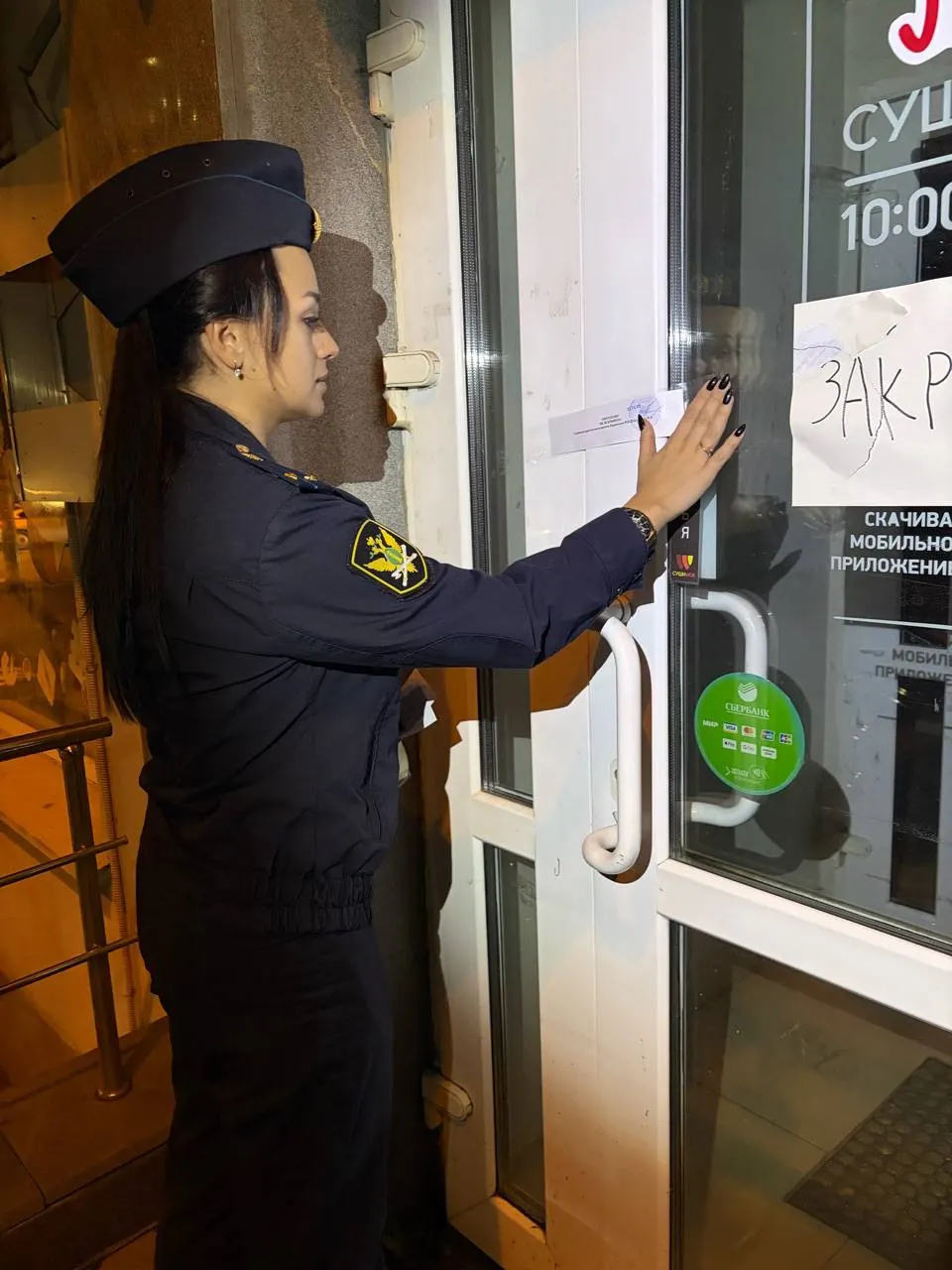 В филиале на Мамина-Сибиряка выявлены санитарно-эпидемиологические нарушения, а качество пищи не проверялось. Из-за этого сервис доставки будет временно недоступен на 30 дней.