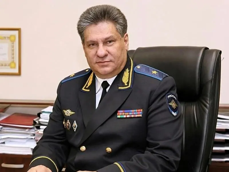 Заместитель начальника свердловского ГУ МВД — руководитель Главного следственного управления Владимир Миронов покинул должность. Указ об освобождении подписан 6 августа; обязанности временно принял заместитель Павлусенко.