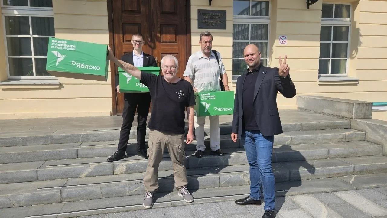 Партия «Яблоко» выдвигает 71 кандидата в Законодательное собрание Свердловской области; основной слоган — мир, свобода и безопасность.