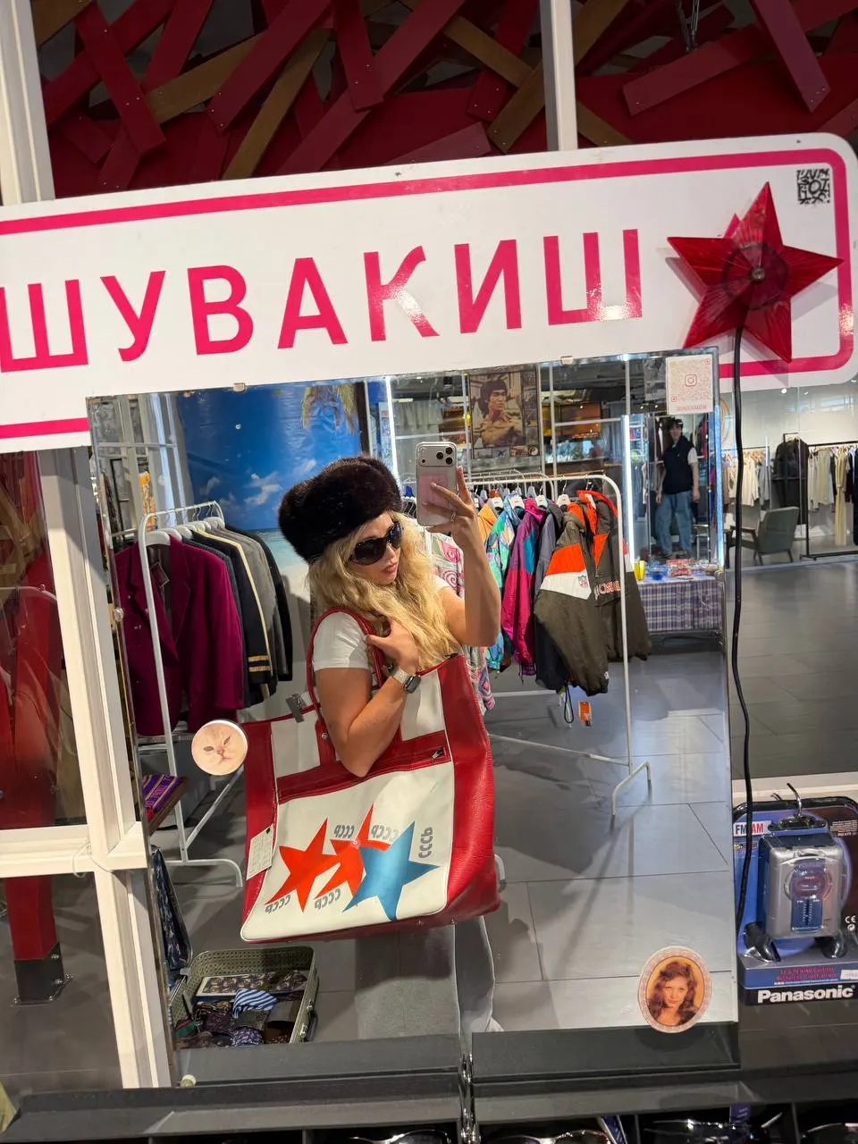 Аня рассказала фанатам о съемках, прогулке по центру Екатеринбурга и покупках в городе.
