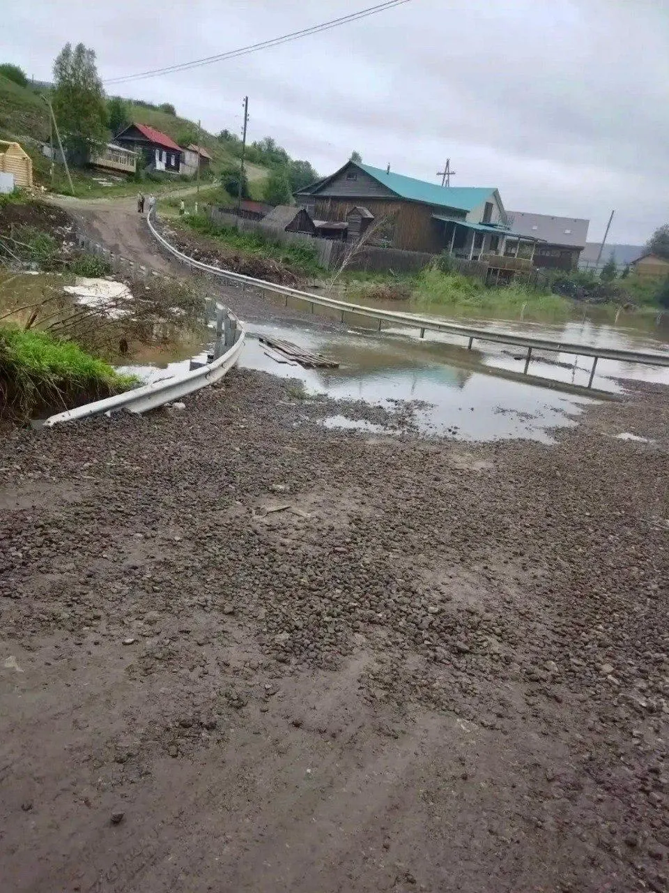 В Чусовой и окрестностях ожидается рост уровня воды до критических значений; власти организуют пункт временного размещения и просят жителей готовиться к эвакуации.