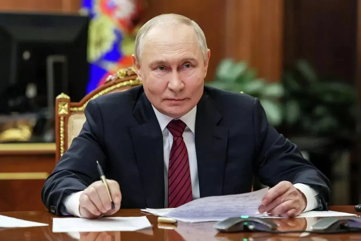 Поступления от бизнеса продолжают расти: к середине августа 2026 года они достигли 383,69 млрд рублей, а за восемь месяцев существенно превысили цифры прошлого года.