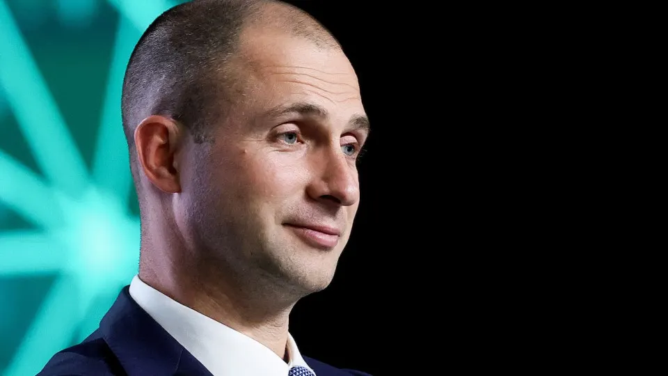 Полугодовые итоги 2026 года показывают убыток в 3,8 млрд руб при росте выручки до 81 млрд руб; во втором квартале зафиксирована символическая прибыль в 328 млн руб за счет распродажи активов.