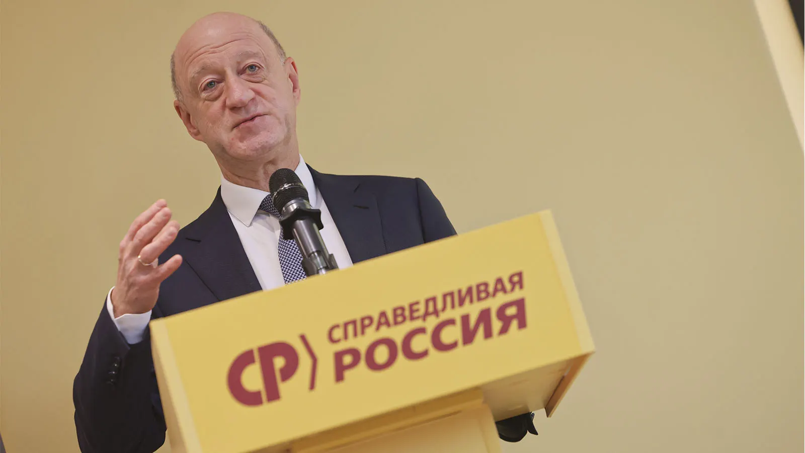 Источник сообщает, что вице-спикер Бабаков может возглавить партию, Миронов может не восстановиться после травмы; обсуждаются варианты руководства и новая конфигурация в Госдуме.