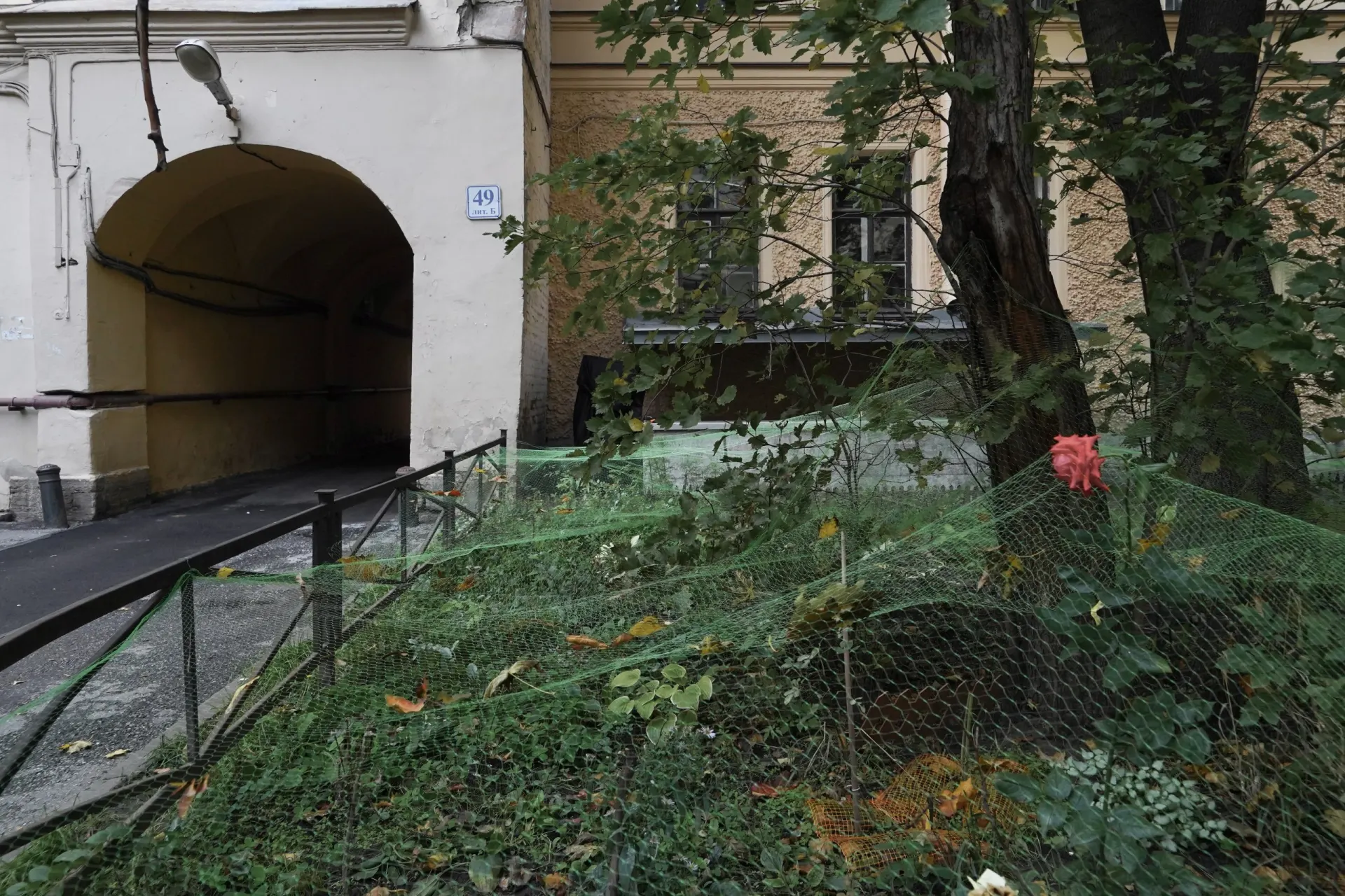 Строительные леса рухнули в городе и области; в России — штраф за публикацию на GitHub; в мире — инциденты и политические решения.