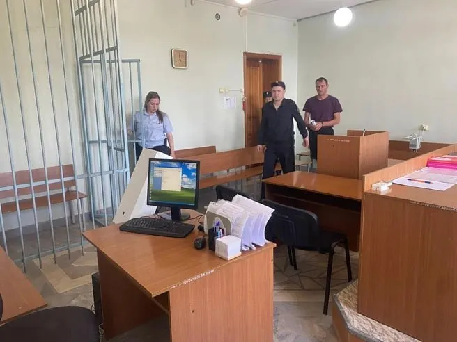 Свердловский областной суд вынес наказание водителю за хулиганство с оружием после инцидента на трассе Невьянск — Реж — Артемовский — Килачевское.