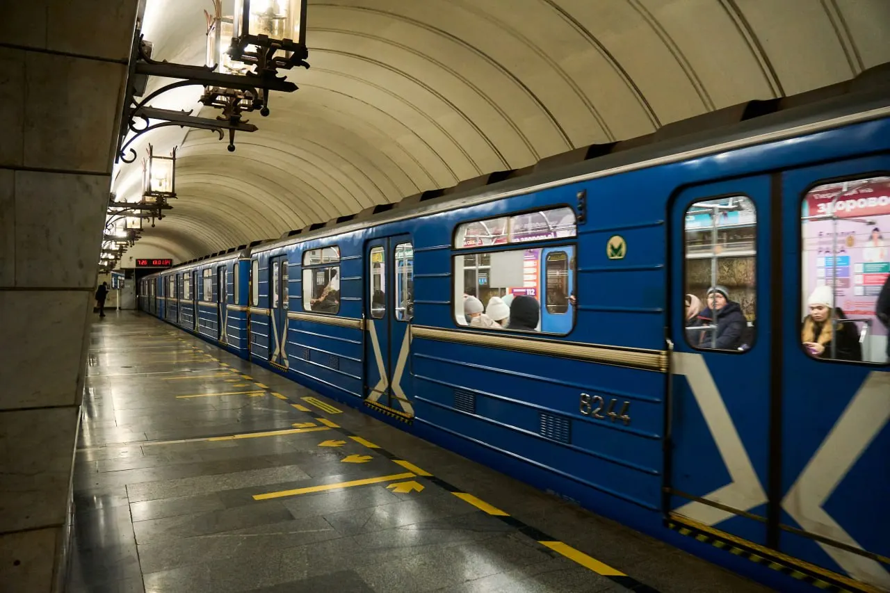 Планируется постепенная замена старых составов с начала 2028 года: в год будут покупать по одному-два новых поезда; к 2030 году запланировано построить две станции в Орджоникидзевском районе.