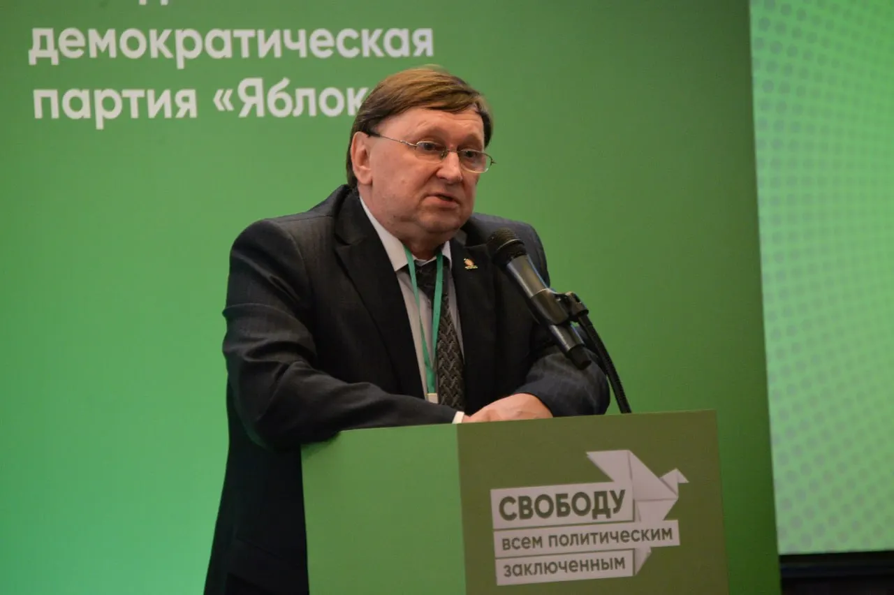 Дело затрагивает отмену регистрации кандидата, а также иски об авторских правах и задержания кандидатов в Екатеринбурге и Сочи.