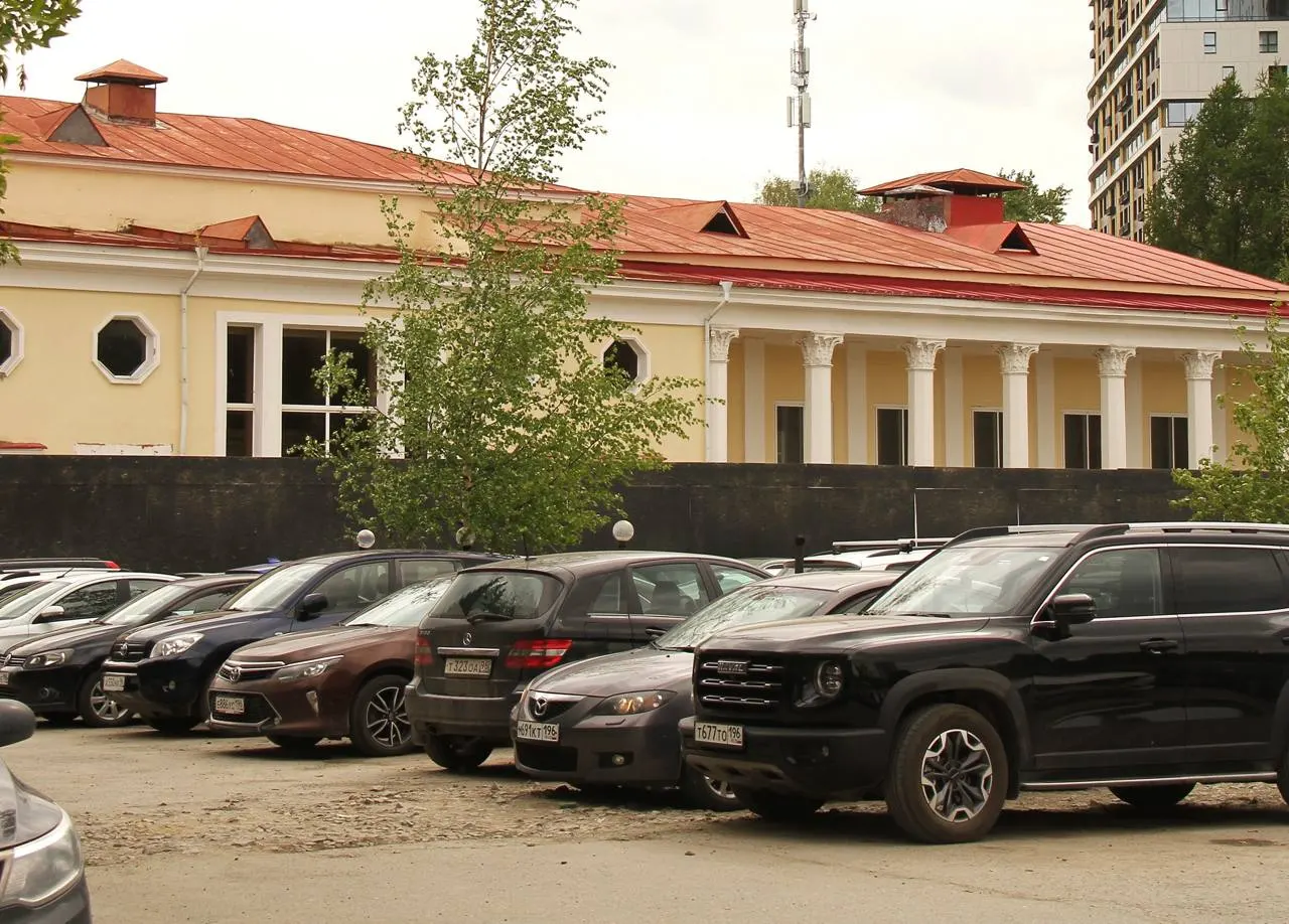 Участникам СВО&nbsp;в&nbsp;Екатеринбурге разрешили бесплатную парковку в&nbsp;центре города