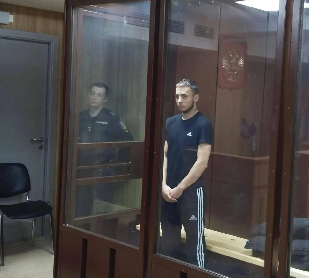 В Екатеринбурге задержаны двое подозреваемых в преступлении, которое произошло у границы с Тюменской областью; они обвиняются в убийстве автомеханика и поджоге автомобиля после драки.