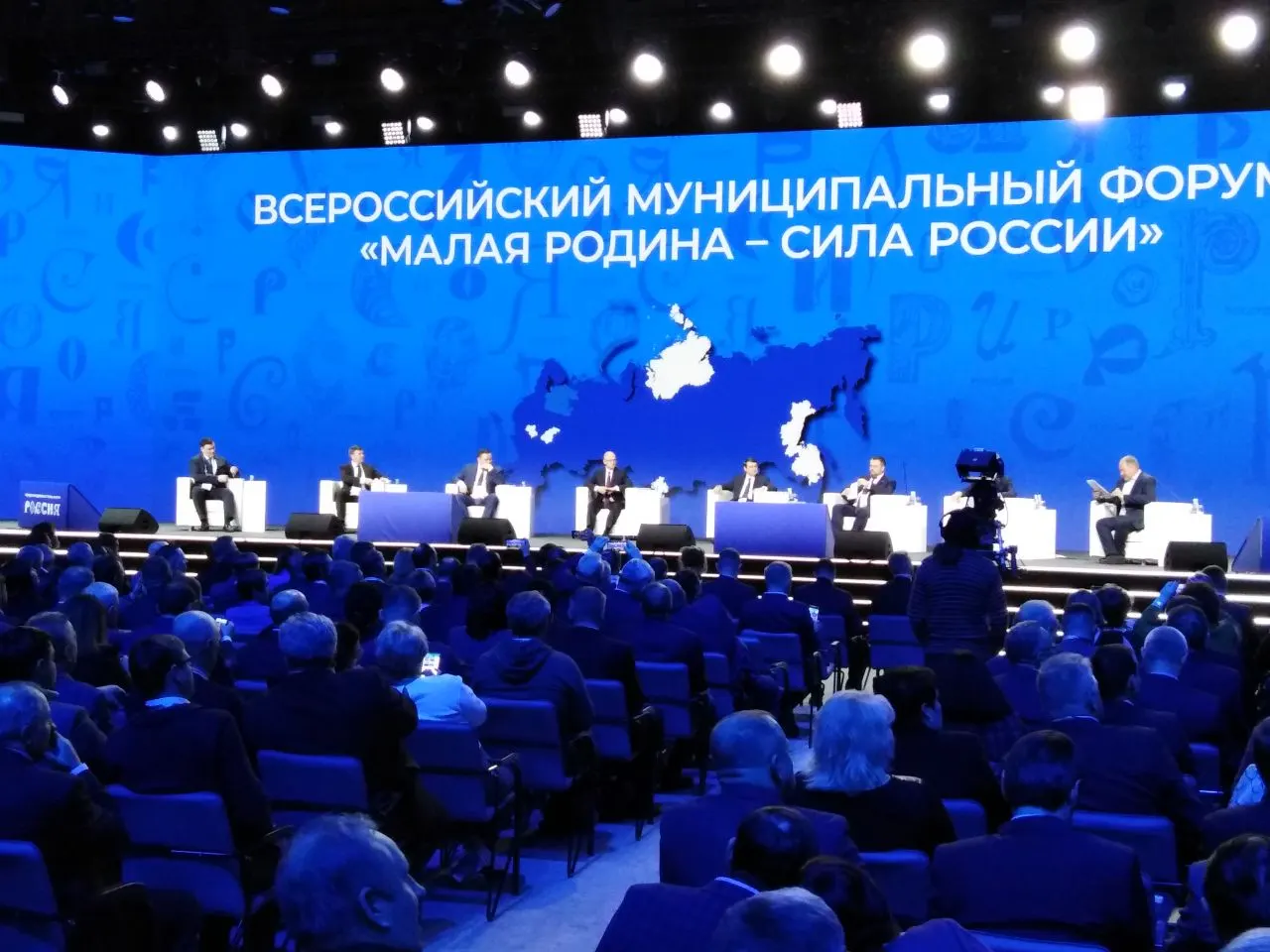 Указ закрепляет проведение ежегодного форума и церемонии награждения на муниципальном уровне; куратором назначен Сергей Кириенко, организатор — Всероссийская ассоциация развития местного самоуправления.
