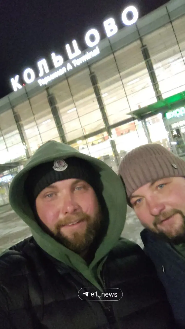 40-летний екатеринбуржец Антон Парунин погиб, когда квадроцикл съехал с дороги и придавило его. Брат погибшего направляется из зоны проведения спецоперации на Урал, чтобы поддержать родственников; у Антона остались жена и двое детей.