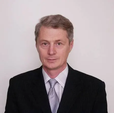 Чувашский суд отменил регистрацию двух кандидатов на выборах в Госдуму от партии «Яблоко»; оппозиционные конкуренты заявили о нарушениях и иностранном финансировании, а также о скрытой агитации.