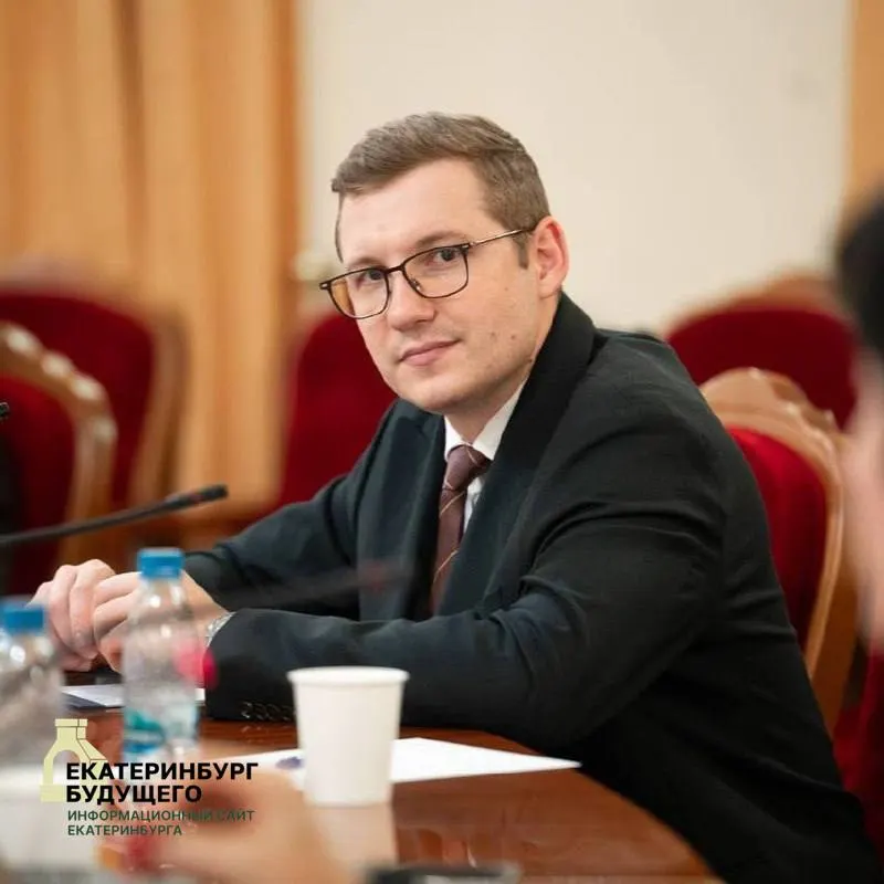 Юрий Митин снялся с выборов по округу №8 в Екатеринбурге; региональное отделение Новых людей отозвало кандидатуру после обвинений в давлении и проблем с военкоматом. В округе осталось пять кандидатов.