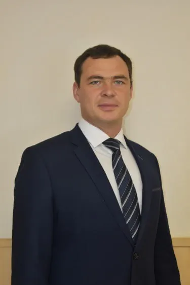 Депутат Андрей Воробьёв пропускал заседания восемь раз, обращение попало в прокуратуру. Он баллотируется как самовыдвиженец и выплатил семье пострадавшего подростка 700 тысяч рублей.