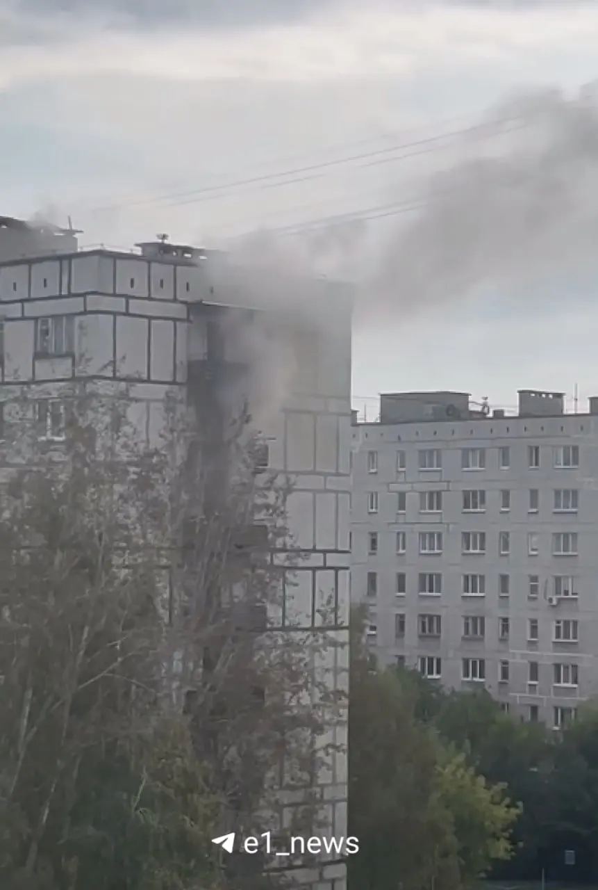 Пожар в&nbsp;жилом доме на&nbsp;Бакинских Комиссаров: погибло 60&nbsp;человек, на&nbsp;месте работают пожарные