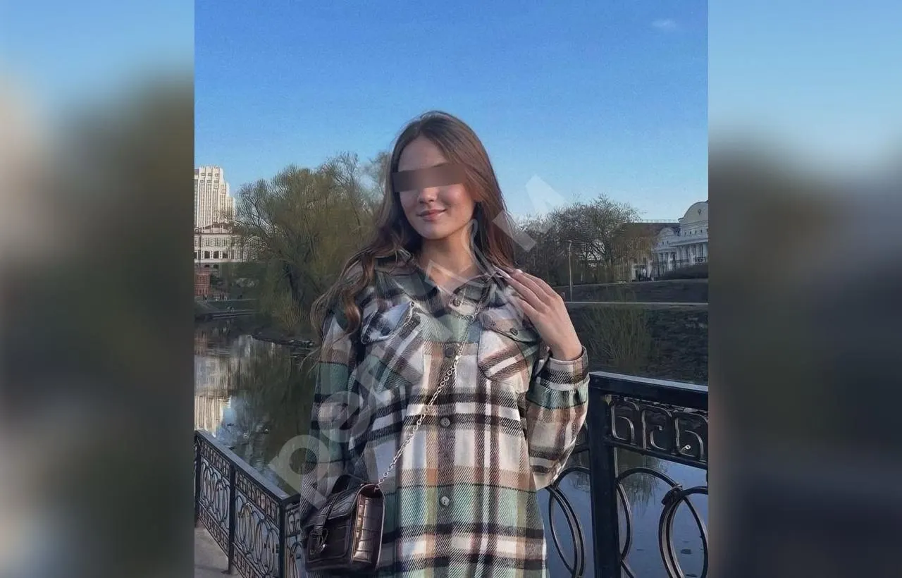 Учительница английского языка рассказала, что восьмиклассник на протяжении года срывал уроки, устраивал драки и обзывал одноклассниц, угрожал надругаться над ней. Последним стало заплевывание двери кабинета — учительница ушла; возбуждено уголовное дело по статье о хулиганстве.
